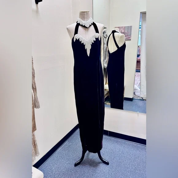 Dave & Johnny black velvet  w/white beads. GORGEOUS!SZE 11/12 GREAT CONDITION - Picture 2 of 15